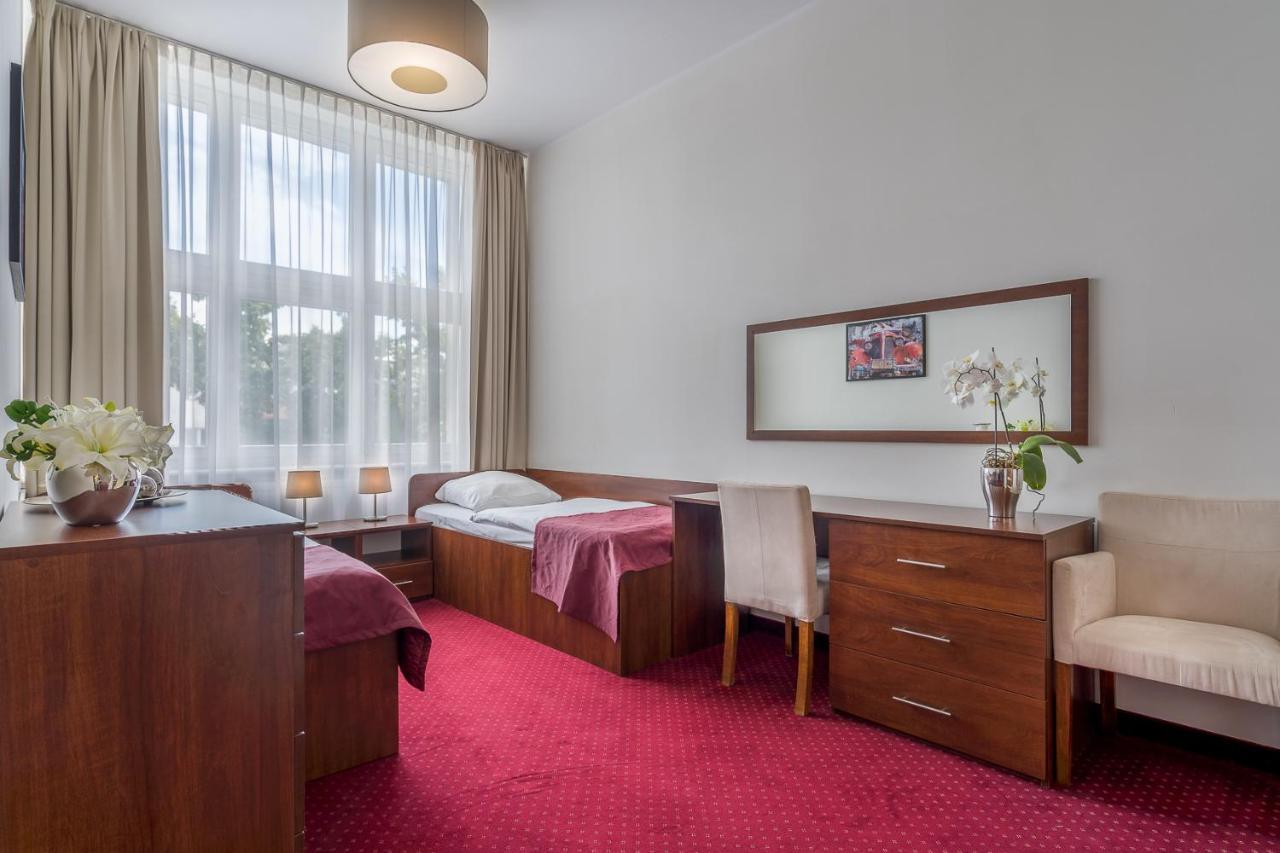 Hotel Stork Бродниця Екстер'єр фото