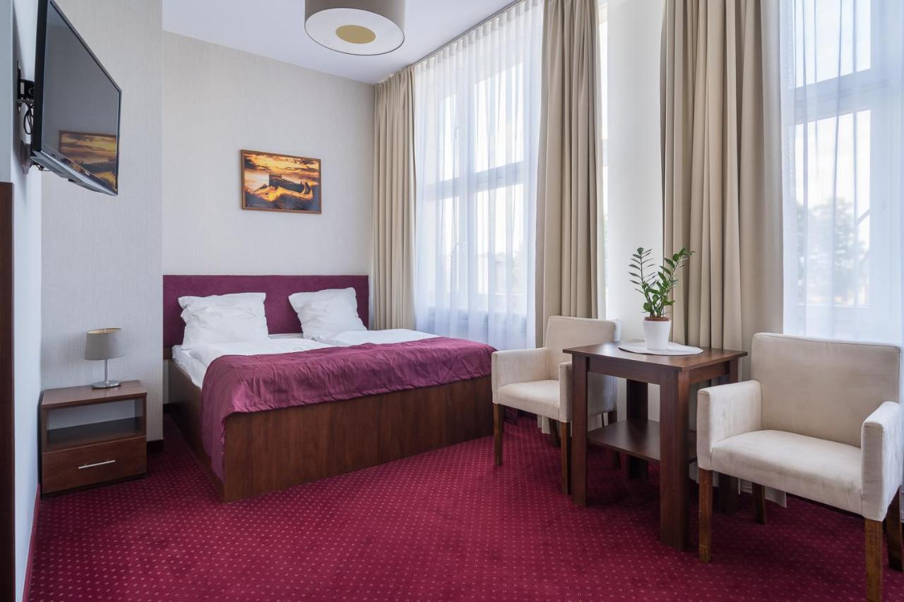 Hotel Stork Бродниця Екстер'єр фото