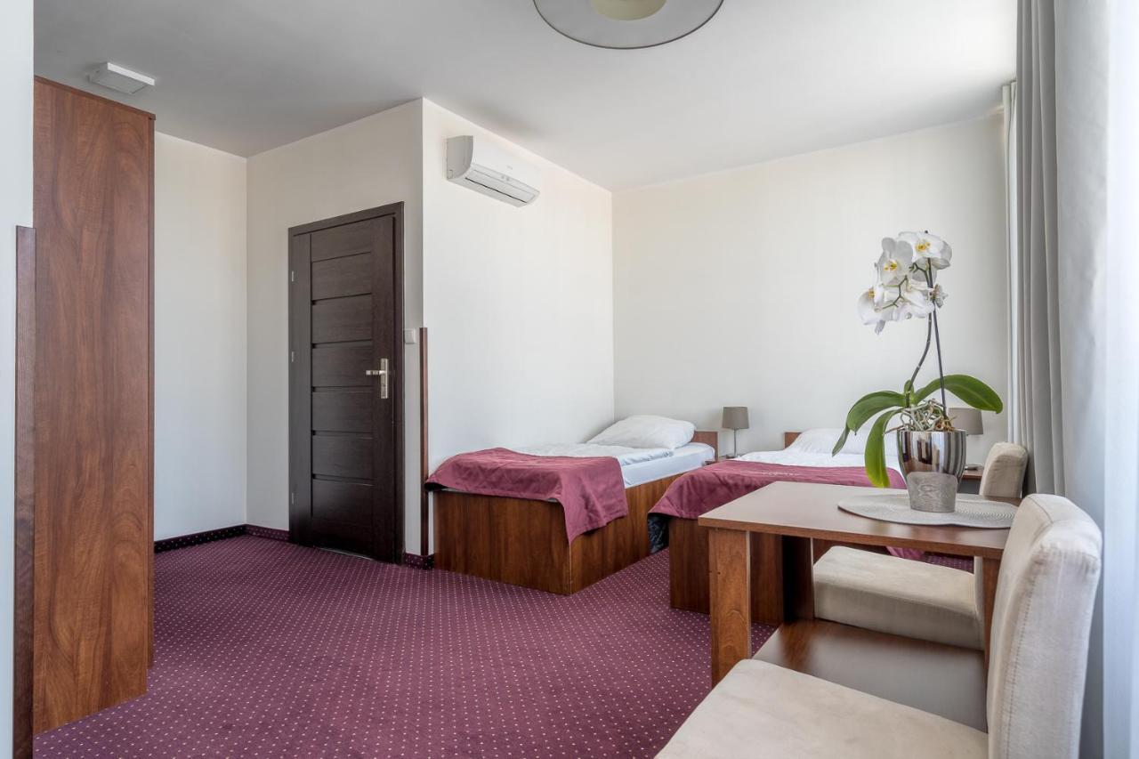 Hotel Stork Бродниця Екстер'єр фото