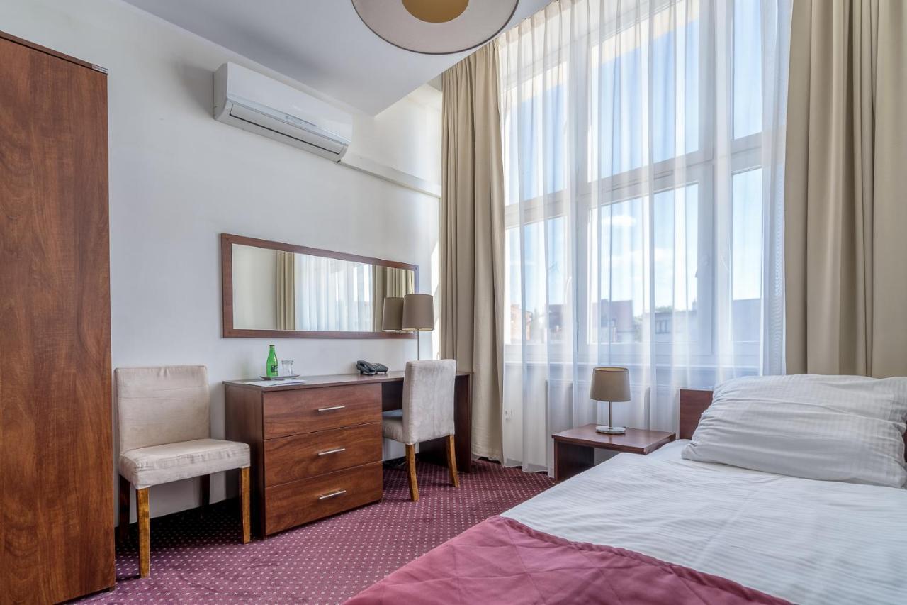 Hotel Stork Бродниця Екстер'єр фото