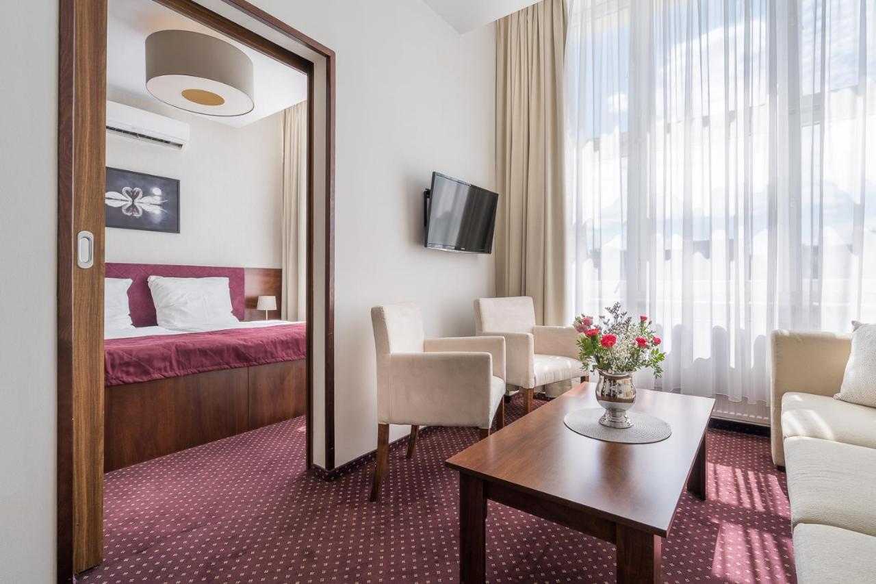 Hotel Stork Бродниця Екстер'єр фото