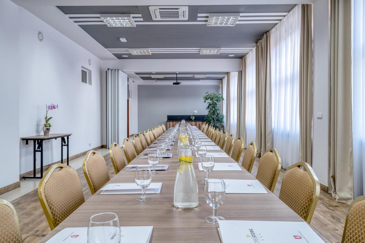 Hotel Stork Бродниця Екстер'єр фото