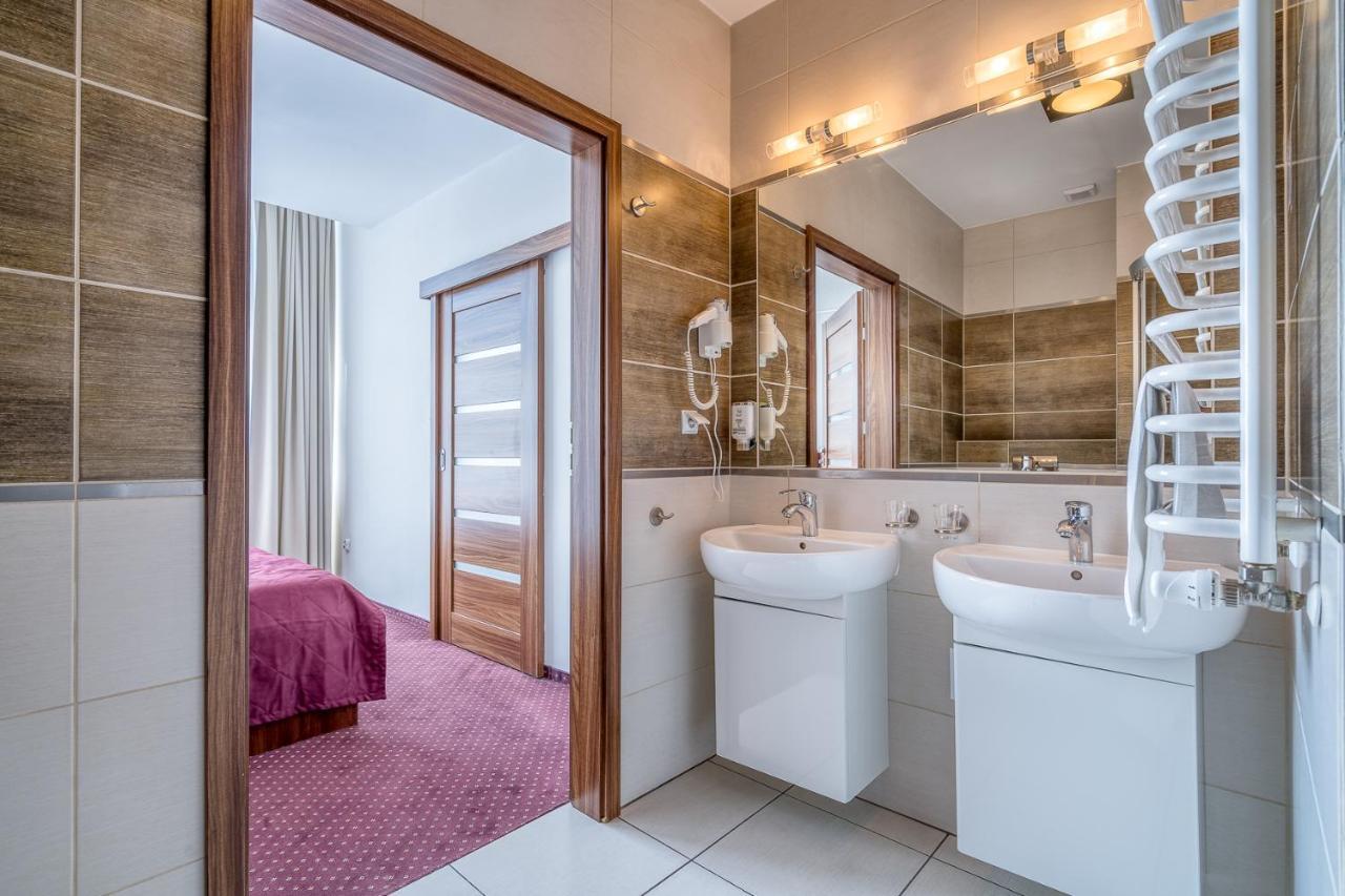Hotel Stork Бродниця Екстер'єр фото