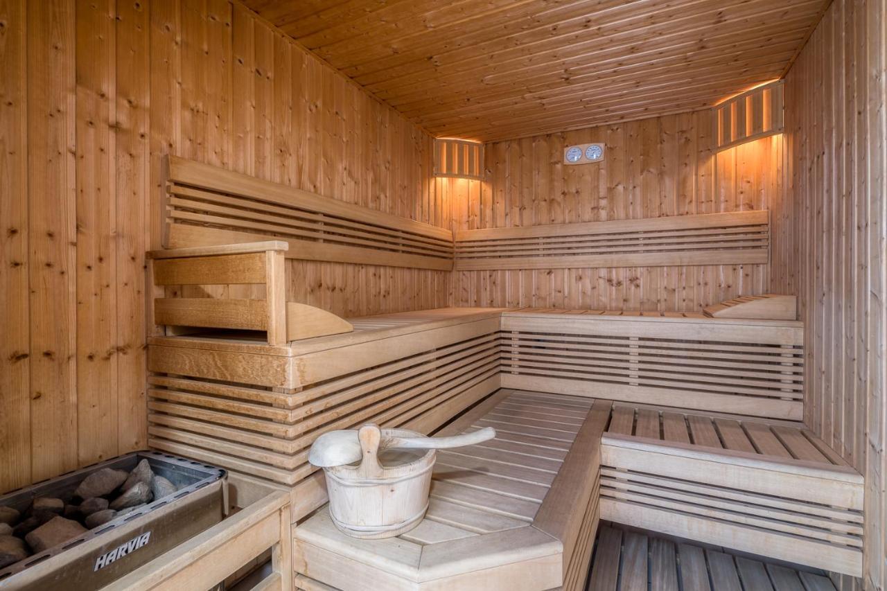 Hotel Stork Бродниця Екстер'єр фото