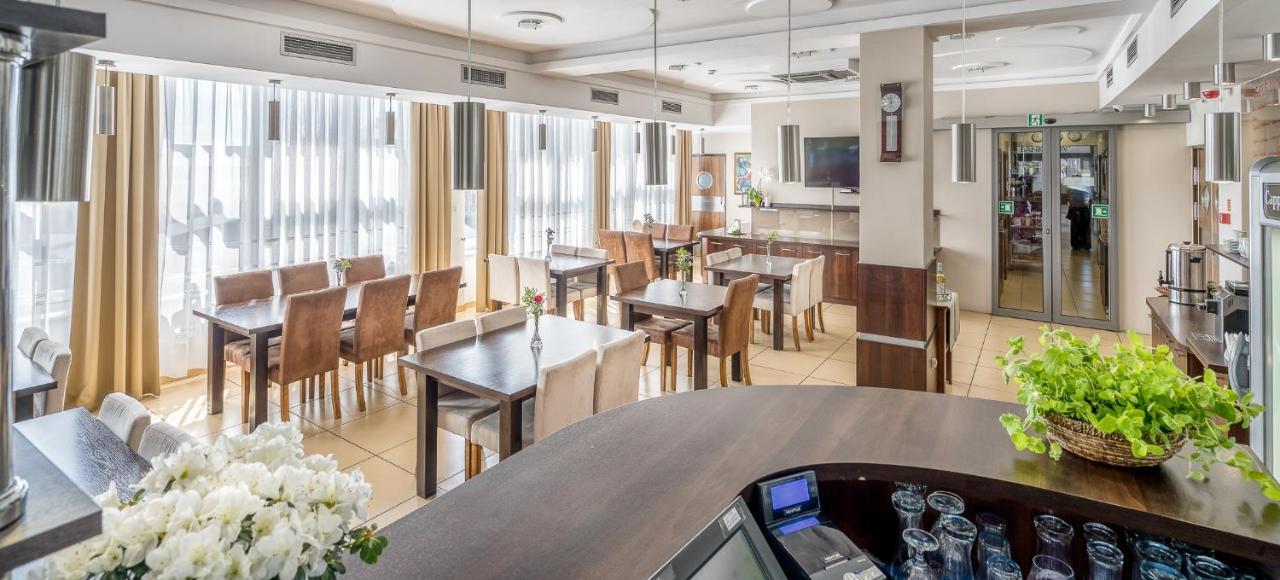 Hotel Stork Бродниця Екстер'єр фото