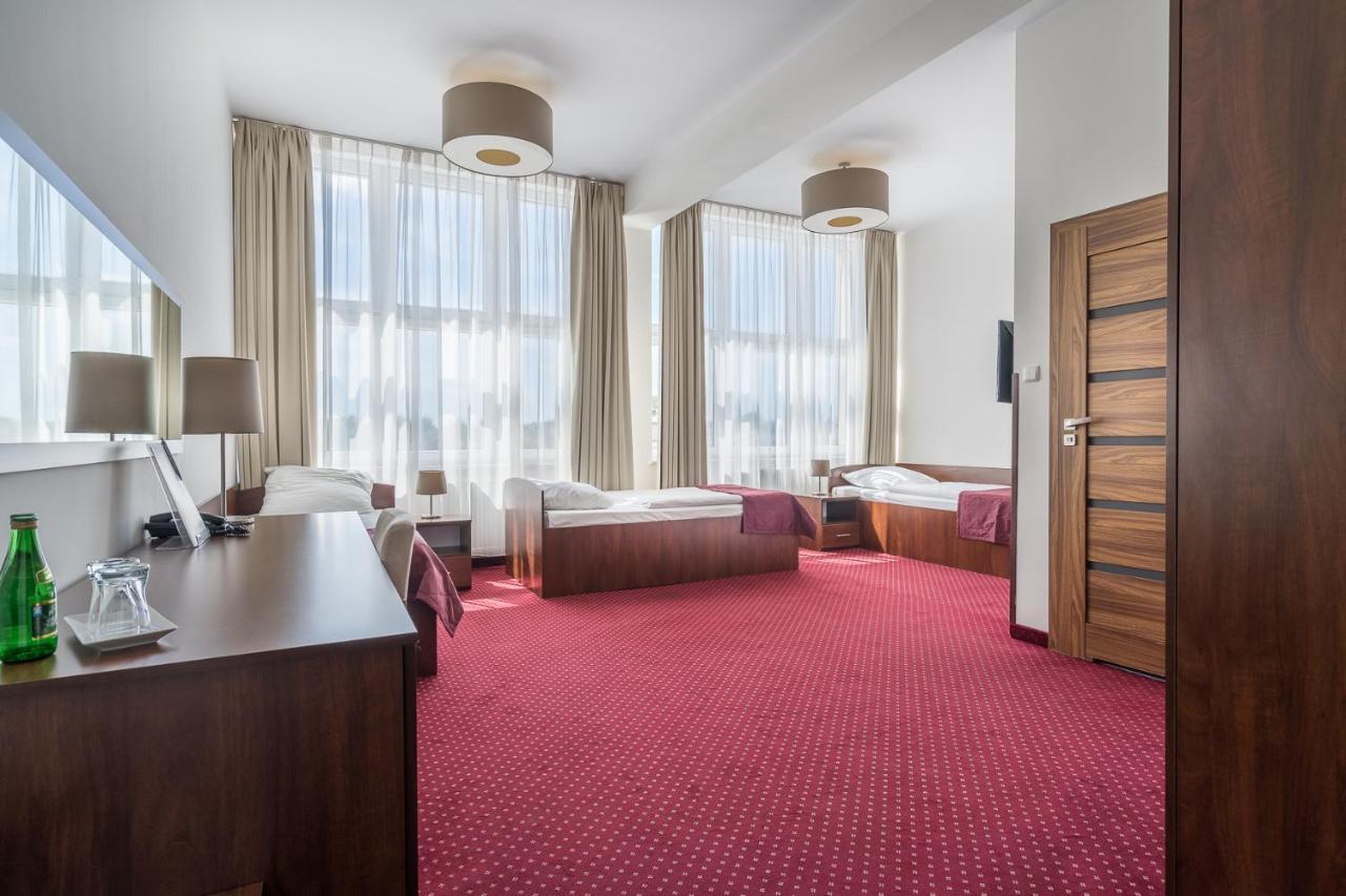 Hotel Stork Бродниця Екстер'єр фото