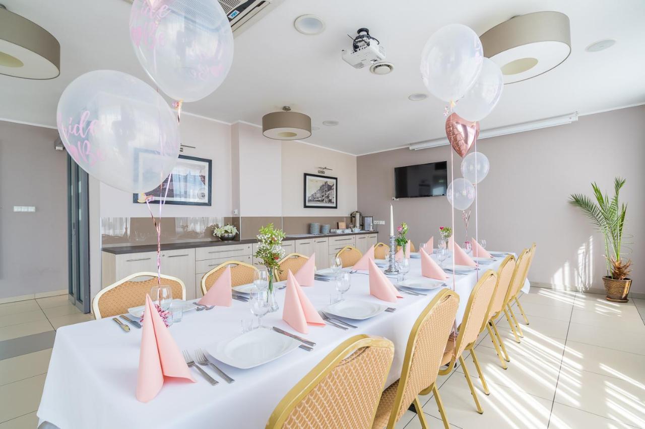 Hotel Stork Бродниця Екстер'єр фото