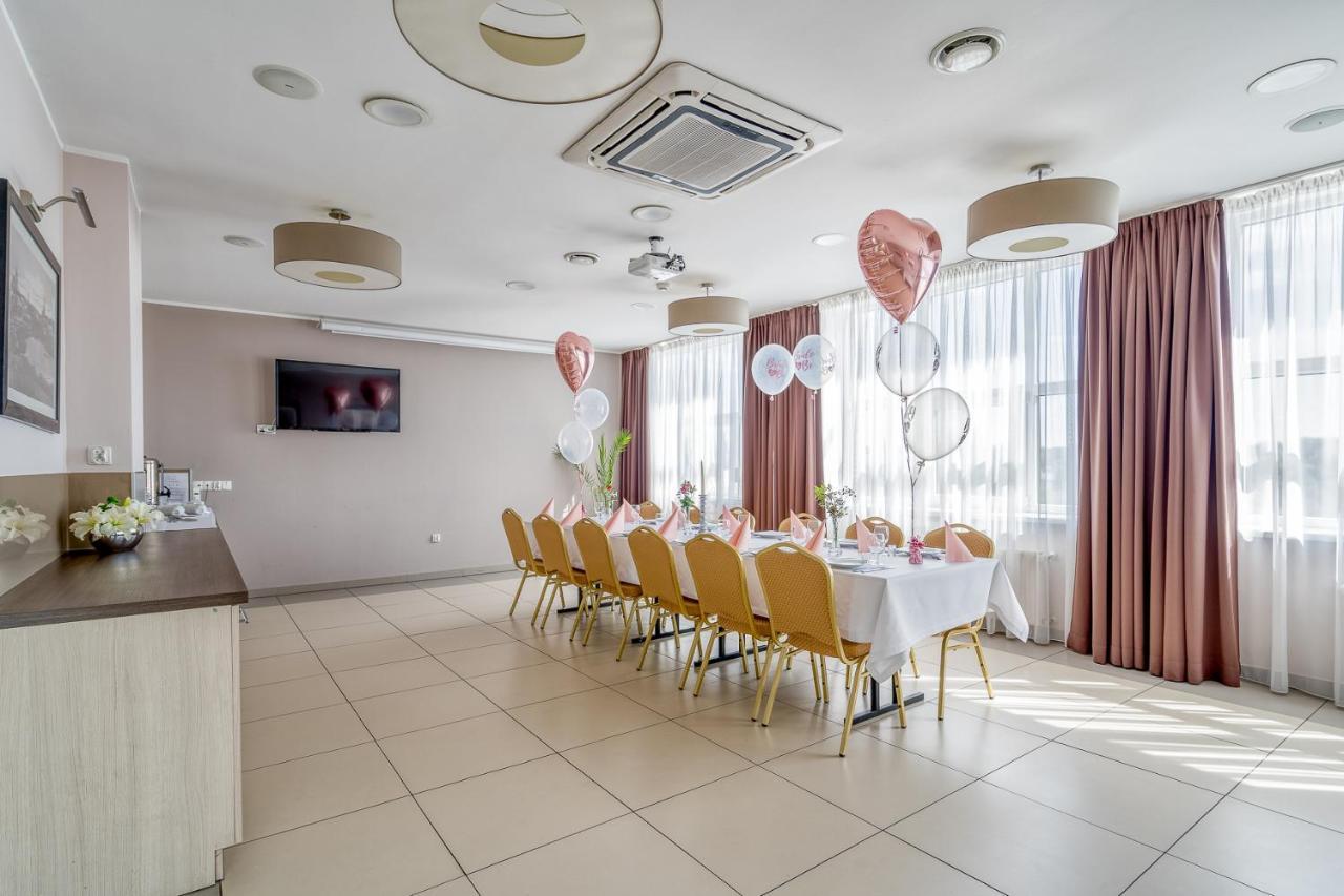 Hotel Stork Бродниця Екстер'єр фото