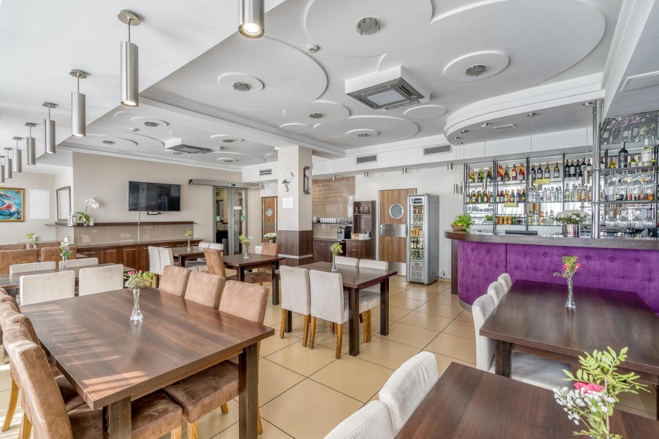 Hotel Stork Бродниця Екстер'єр фото